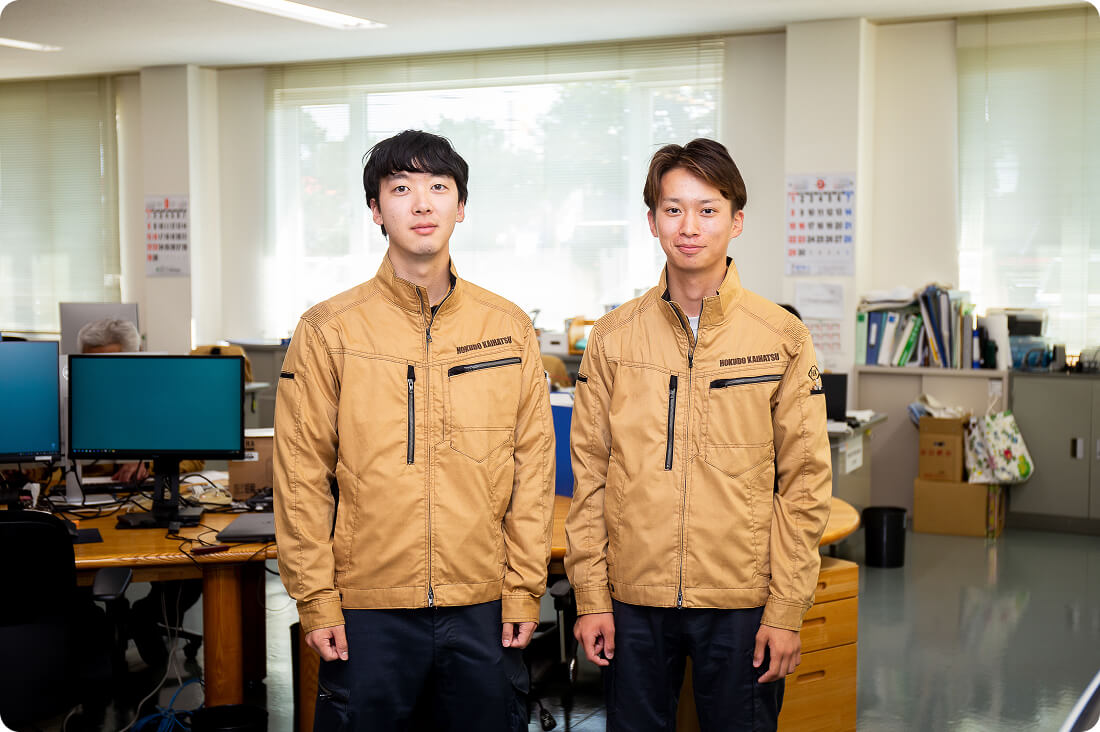 社員の男性２人様子
